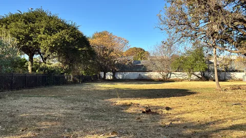 116 Orange Road, Akasia